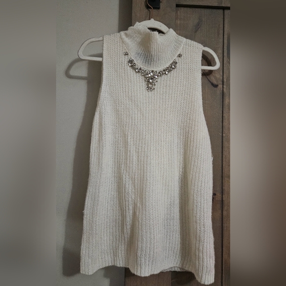 FRENCH CONNECTION Mathilde Embellished Split-Back Sweater top. Size XS NWT - Picture 4 of 12